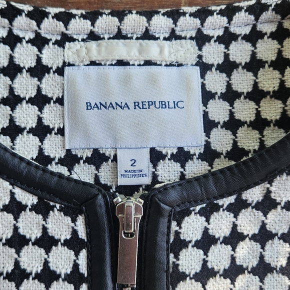 Size 2, Banana Republic Fitted Jacket, Black & White APolka Dot Tweed Blazer - Picture 7 of 10